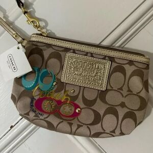 Coach Poppy Daisy Pop Medium Wristlet style F48152 Y2K